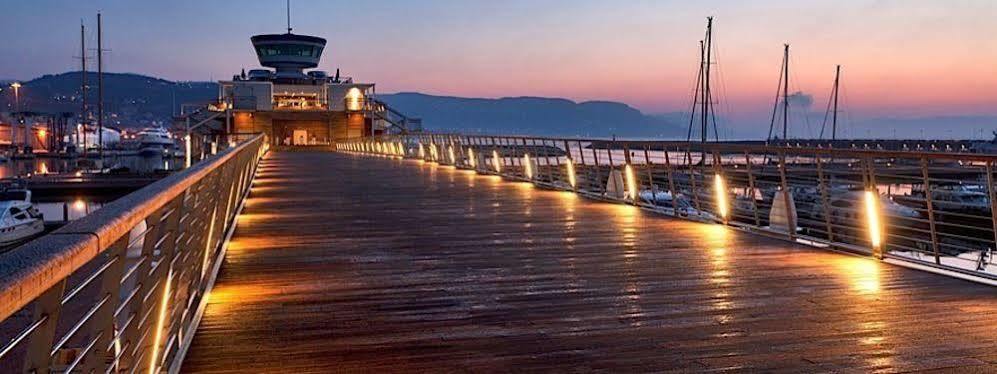 Yacht Club Marina Di Loano Exterior foto