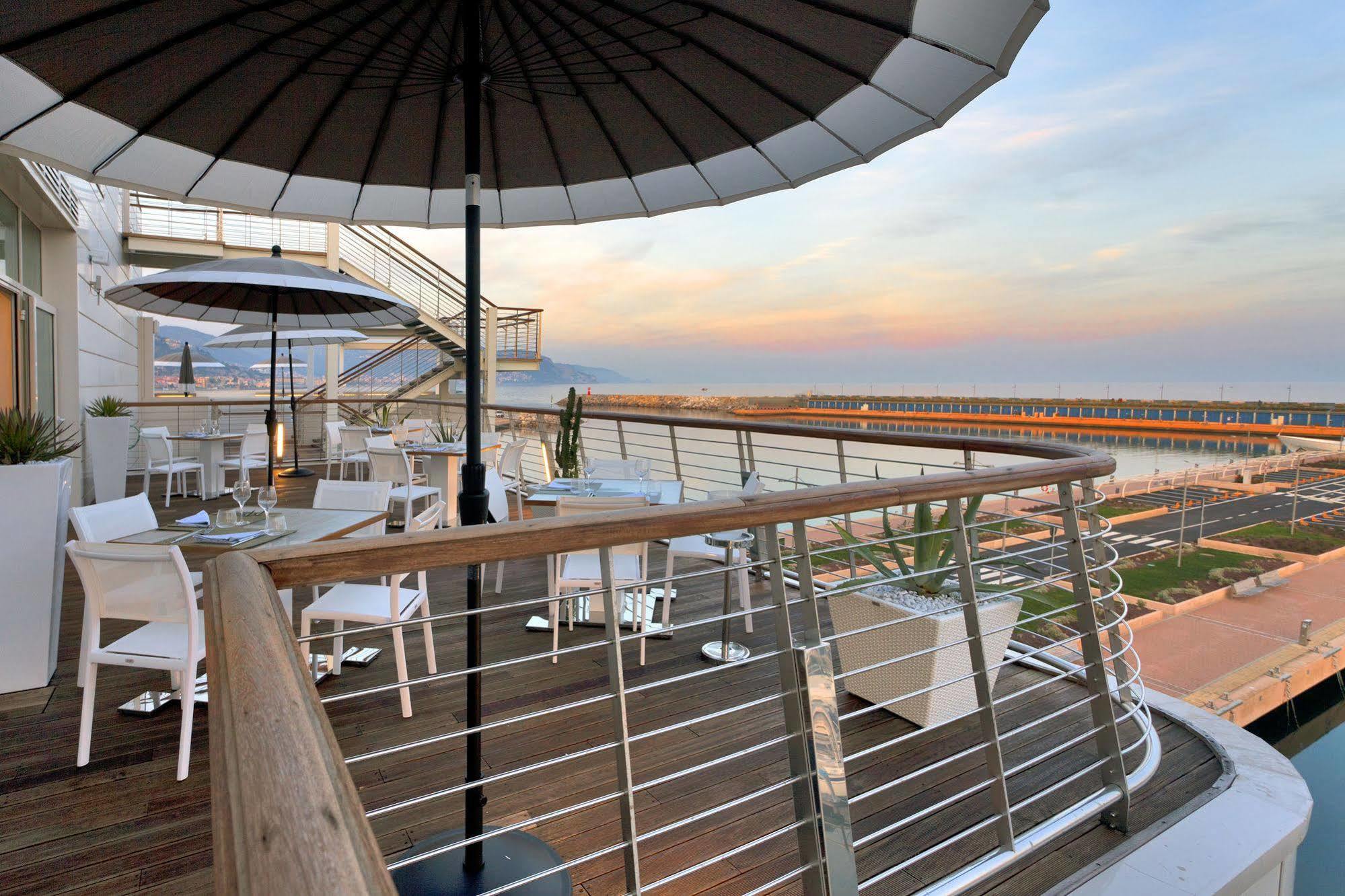 Yacht Club Marina Di Loano Exterior foto